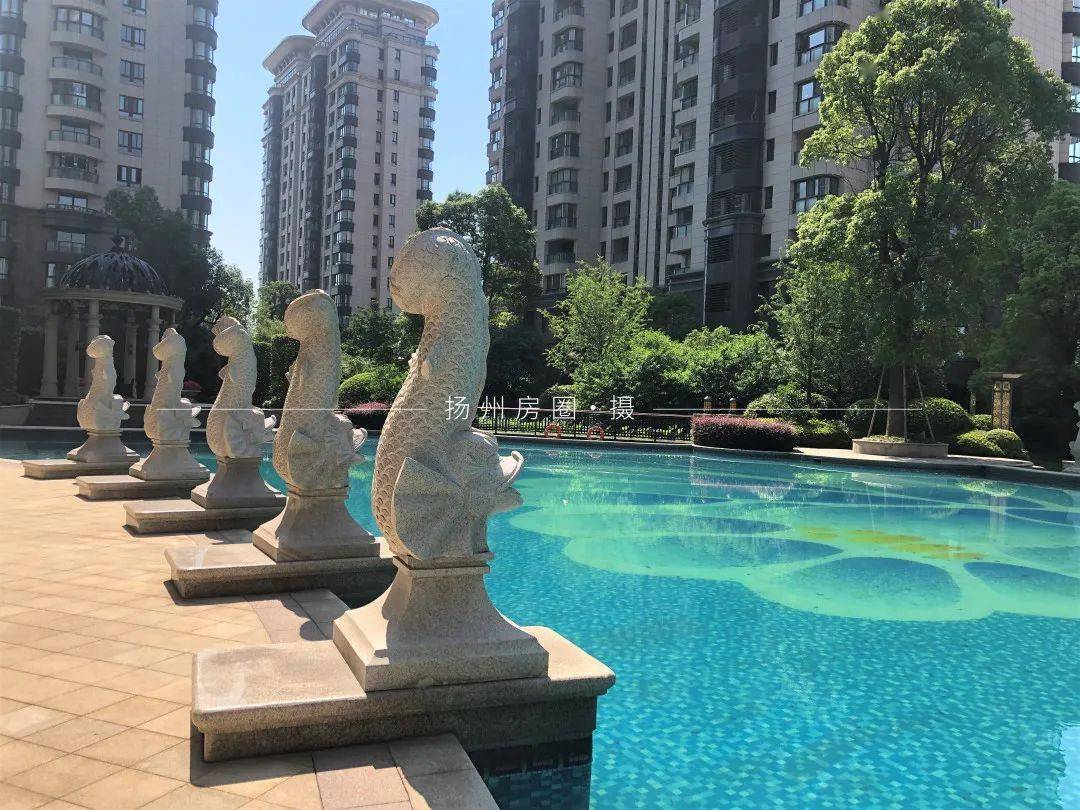 品尊国际是扬州唯一荣获胡润百富"2013年中国八大奢侈品地产"钻玺大奖