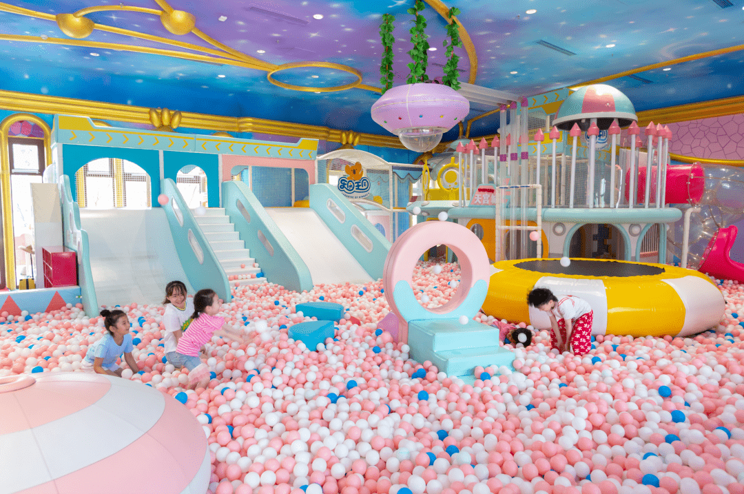 实景图 极限蹦床,水上乐园,旋转木马 ▲实景图 儿童梦幻城,欢乐