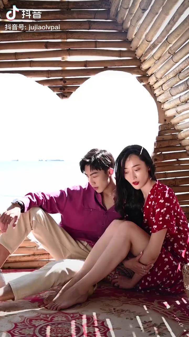 你们更喜欢婚纱还是碎花裙苗苗vivi冼峻生