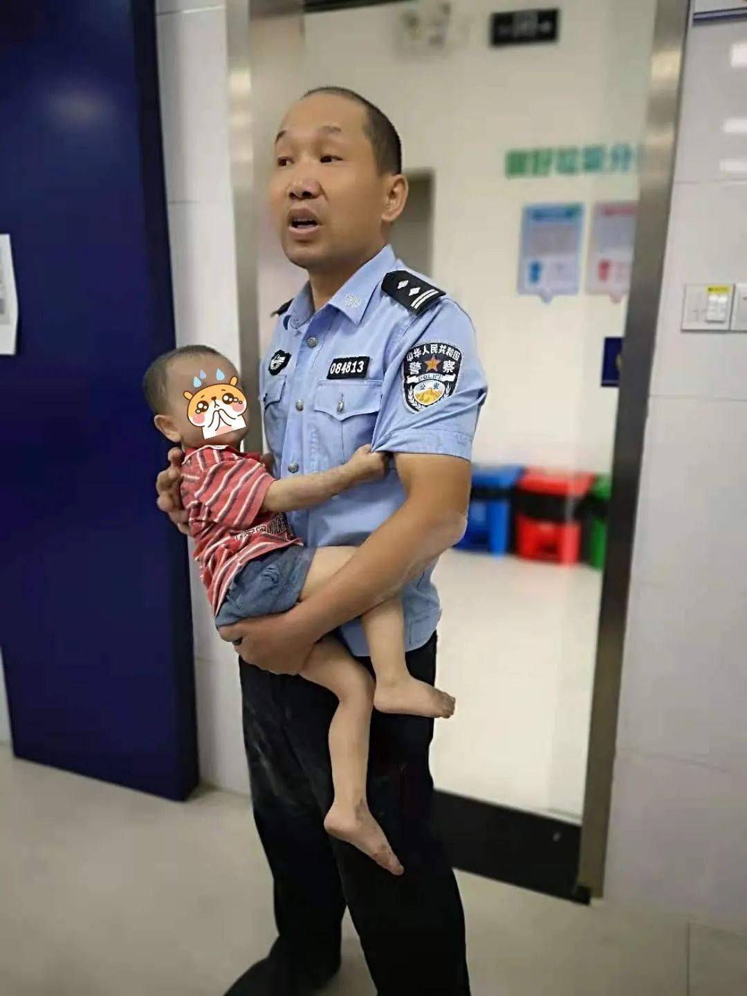 警察叔叔抓小孩的图片图片