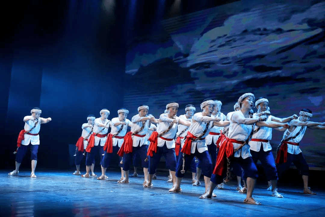 《川江号子》为增加观众观演的新奇体验感,山城曲艺场现已专门开辟"