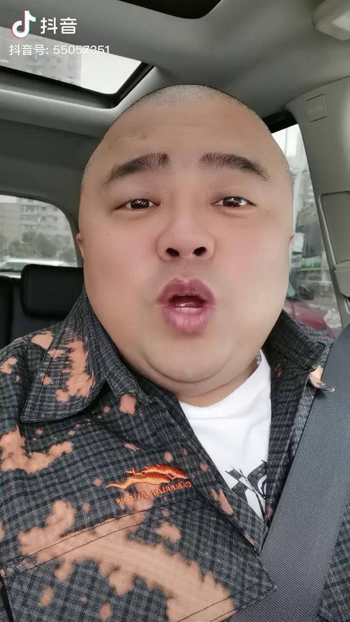 脑袋瓜子嗡嗡的06皮一下很开心