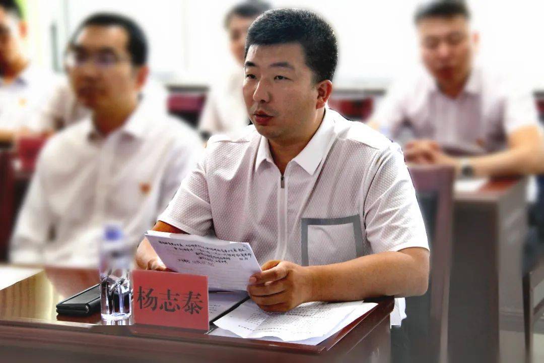 座谈会上,自治区团委党员代表王帆就下一步自治区团委实施"六个一批"