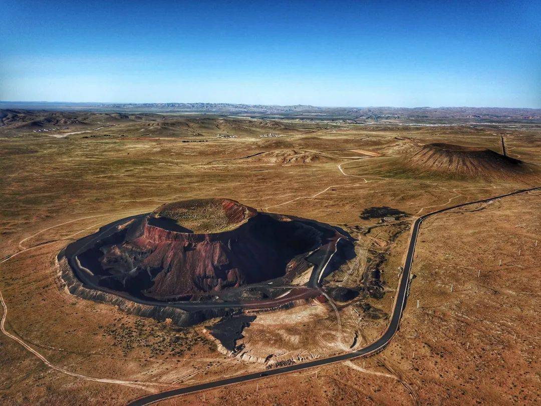 这是一条小众的线路 漫步乌兰哈达火山群 自驾张北的草原天路 领略