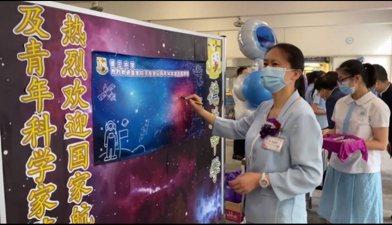 科普|“嫦娥女神”张熇被香港中学生追着要签名 她推荐了科普书目