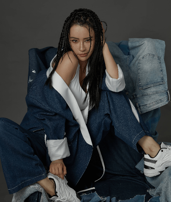 母其弥雅不愧是瑜伽女神穿小一号裙子亮相显高挑身材不输柳岩