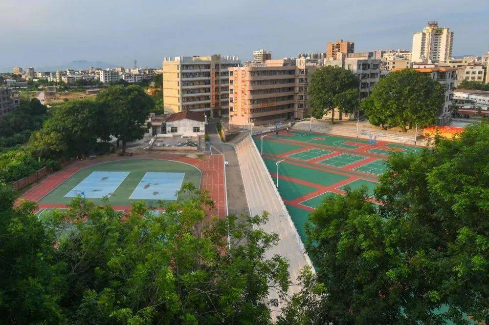 电白区第一中学附属实验学校2021年秋季复习生招生启事有一种青春叫