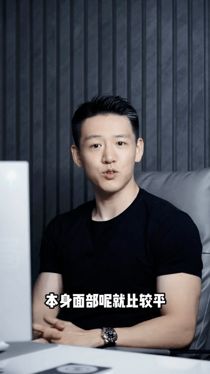 杨幂少女感渐失,男网红分析其脸垮原因