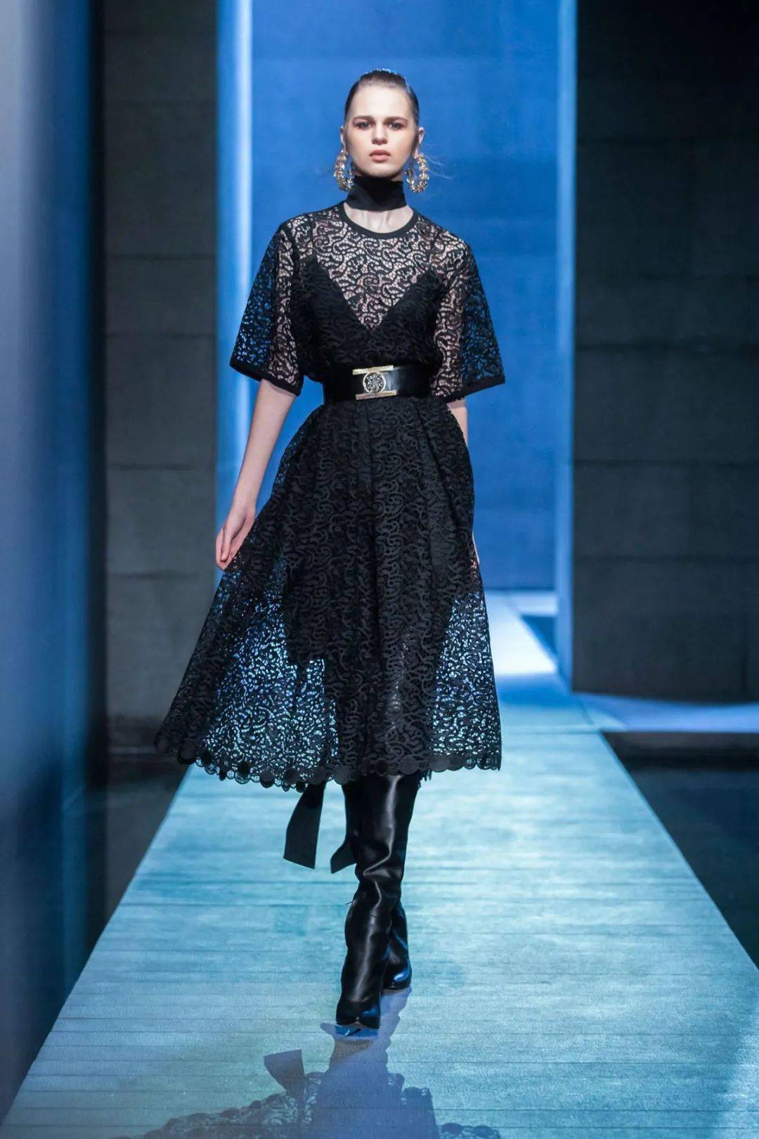 eliesaab艾丽萨博2021秋冬成衣系列发布秀