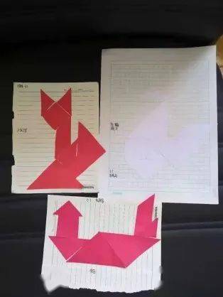 七巧板按不同的方法拼摆,组合可以拼排成各种各样的