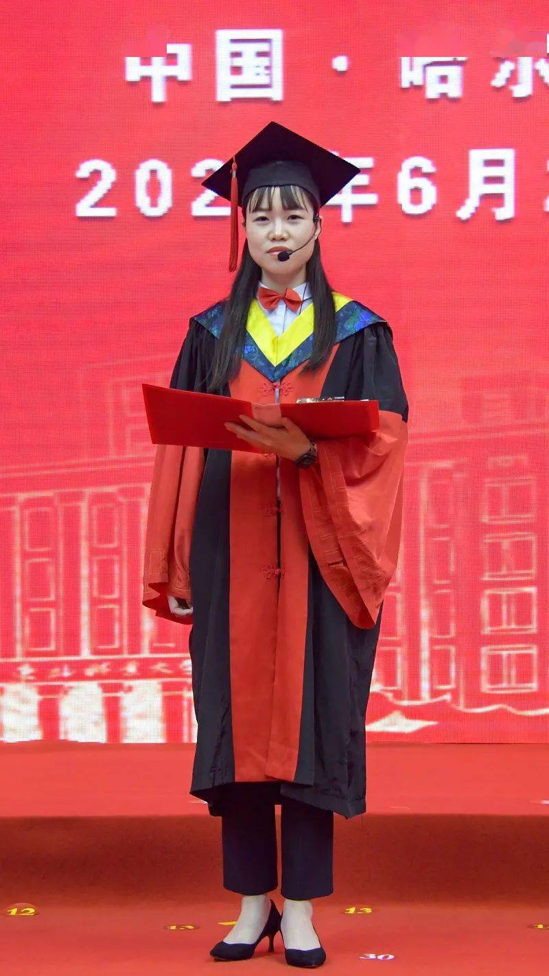 本科生代表张菡,硕士生代表法立斯,博士生代表王启繁发言毕业生代表