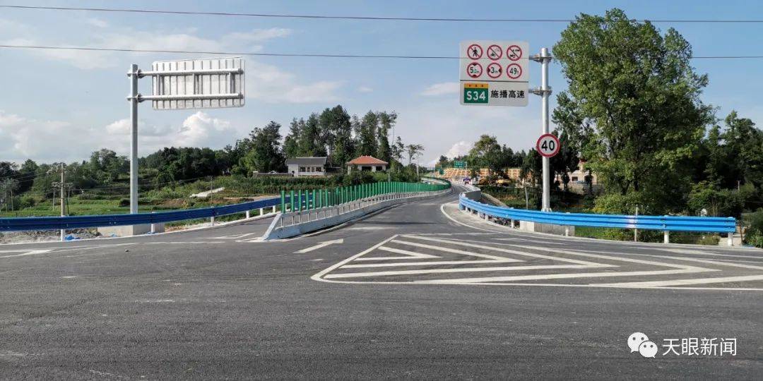 遵余高速的交通标识遵余高速的交通标识新工艺加持下的沥青路噪音并不