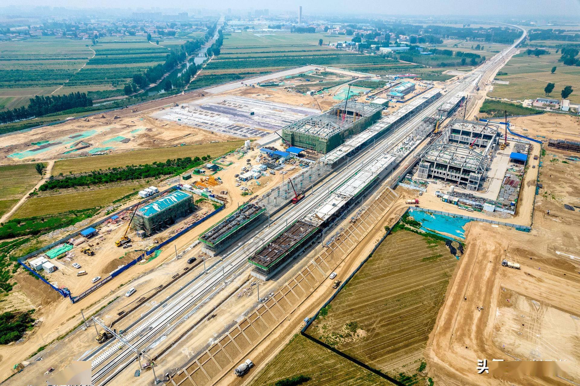 明年3月开通的郑济高铁滑县浚县段开始铺轨无人机带你去看看