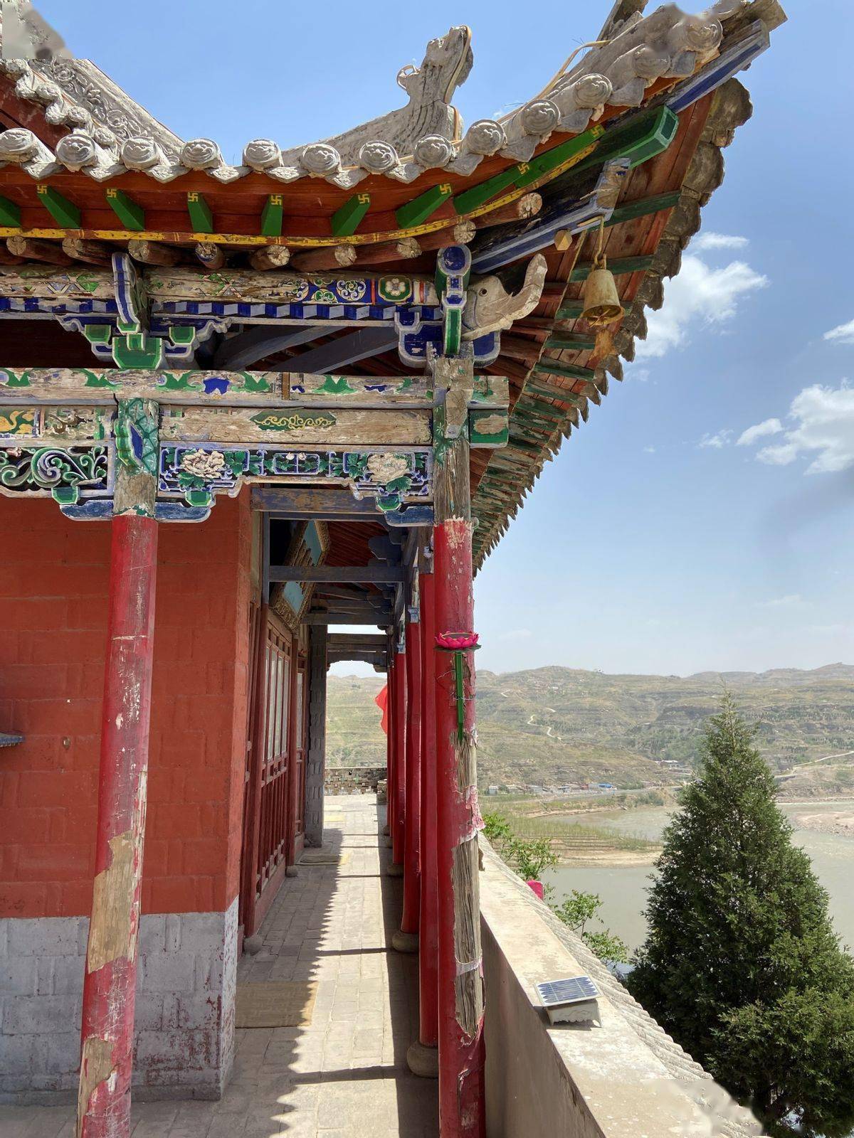 佳县云岩寺建在云朵般岩石上的寺院