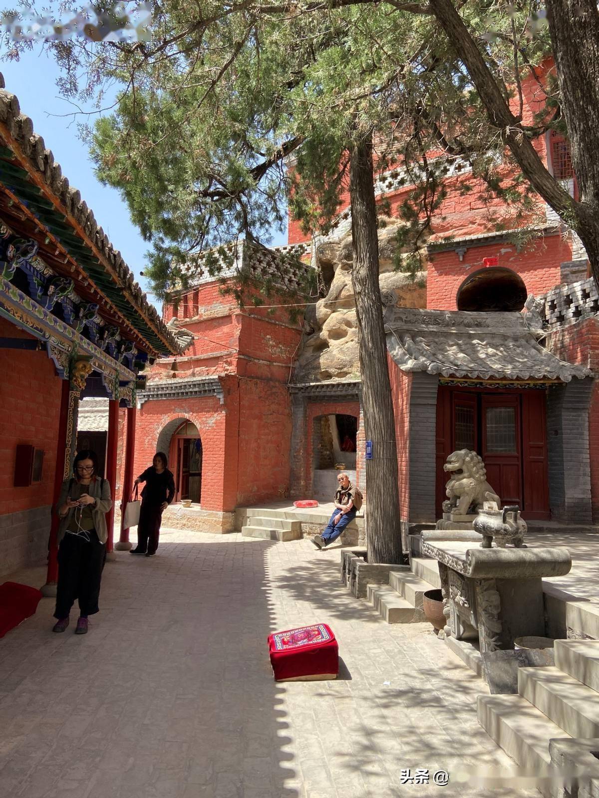 佳县云岩寺建在云朵般岩石上的寺院