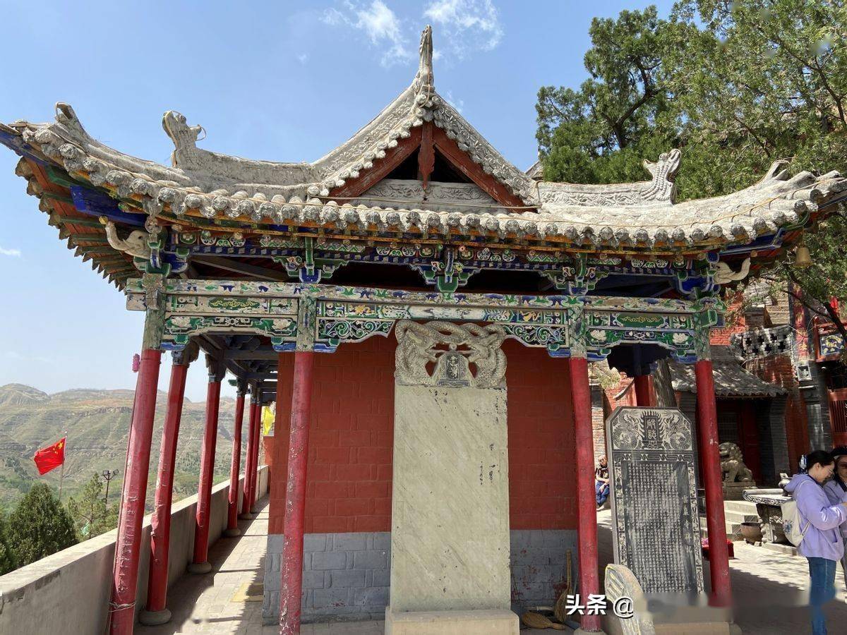 佳县云岩寺建在云朵般岩石上的寺院