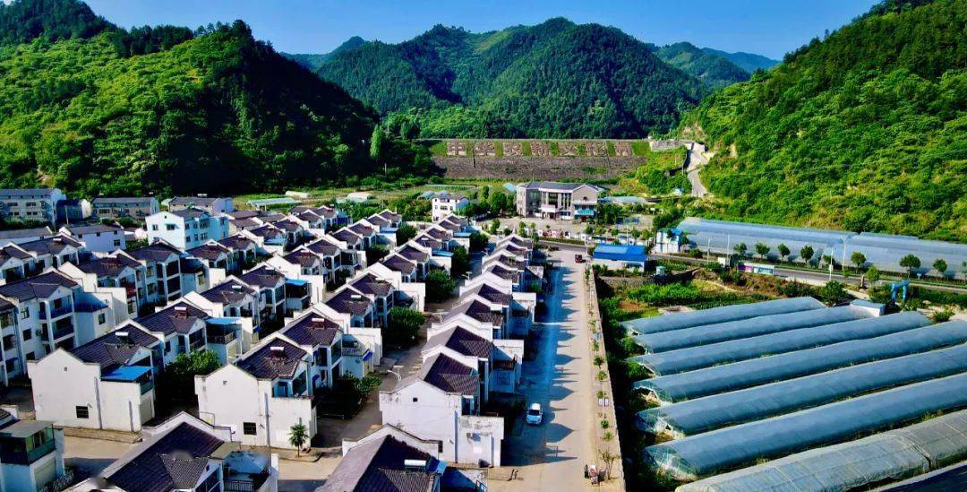 高标准建设,把移民安置点建成社会主义新农村示范点