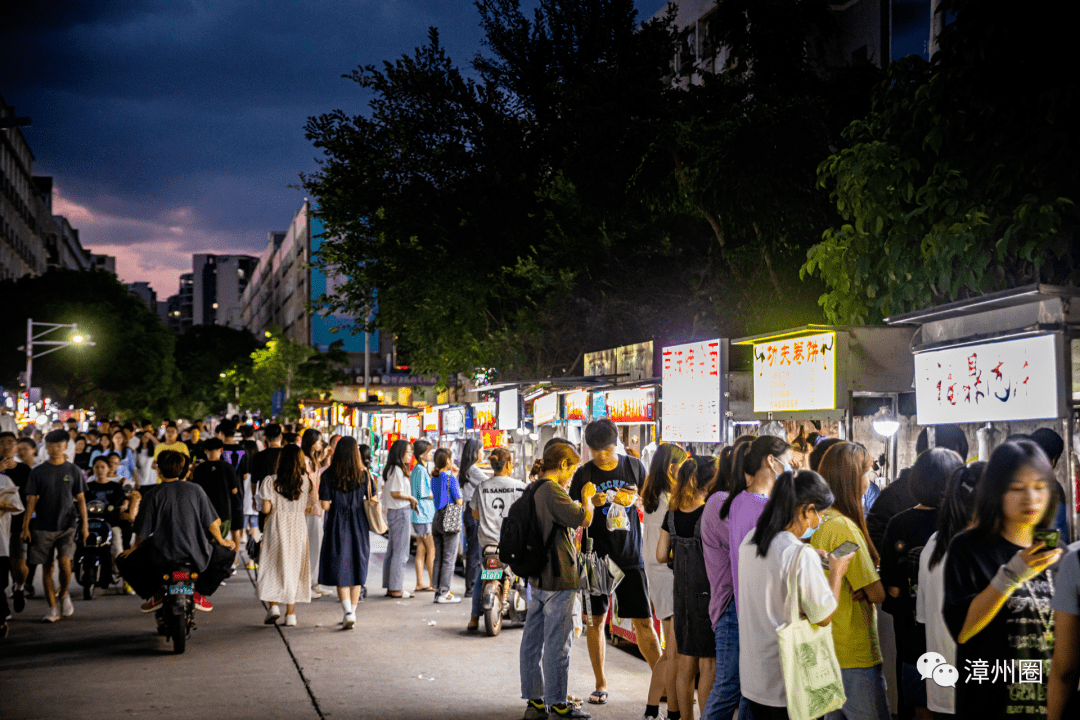 南京大学城夜市图片