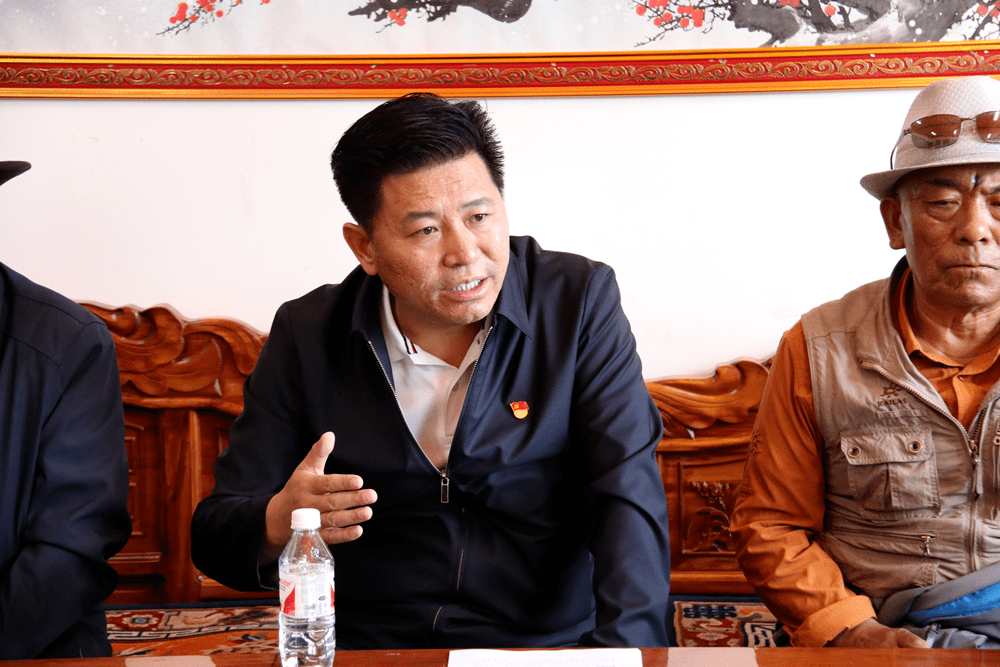 从百年党史中汲取奋进力量丨州委常委玉树市委书记张琨明赴团结社区讲