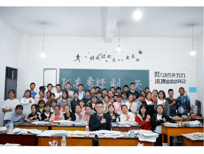 在鲁史中学,生活是忙碌而充实的.