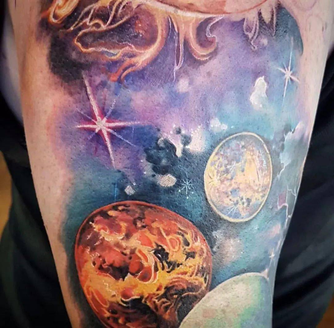 把水星纹在我们的身上