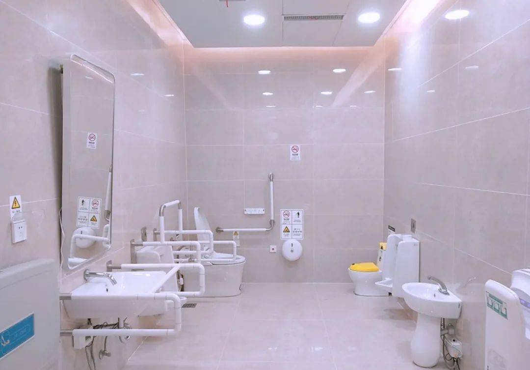 严格落实无障碍设施2全线各车站均配有母婴室.