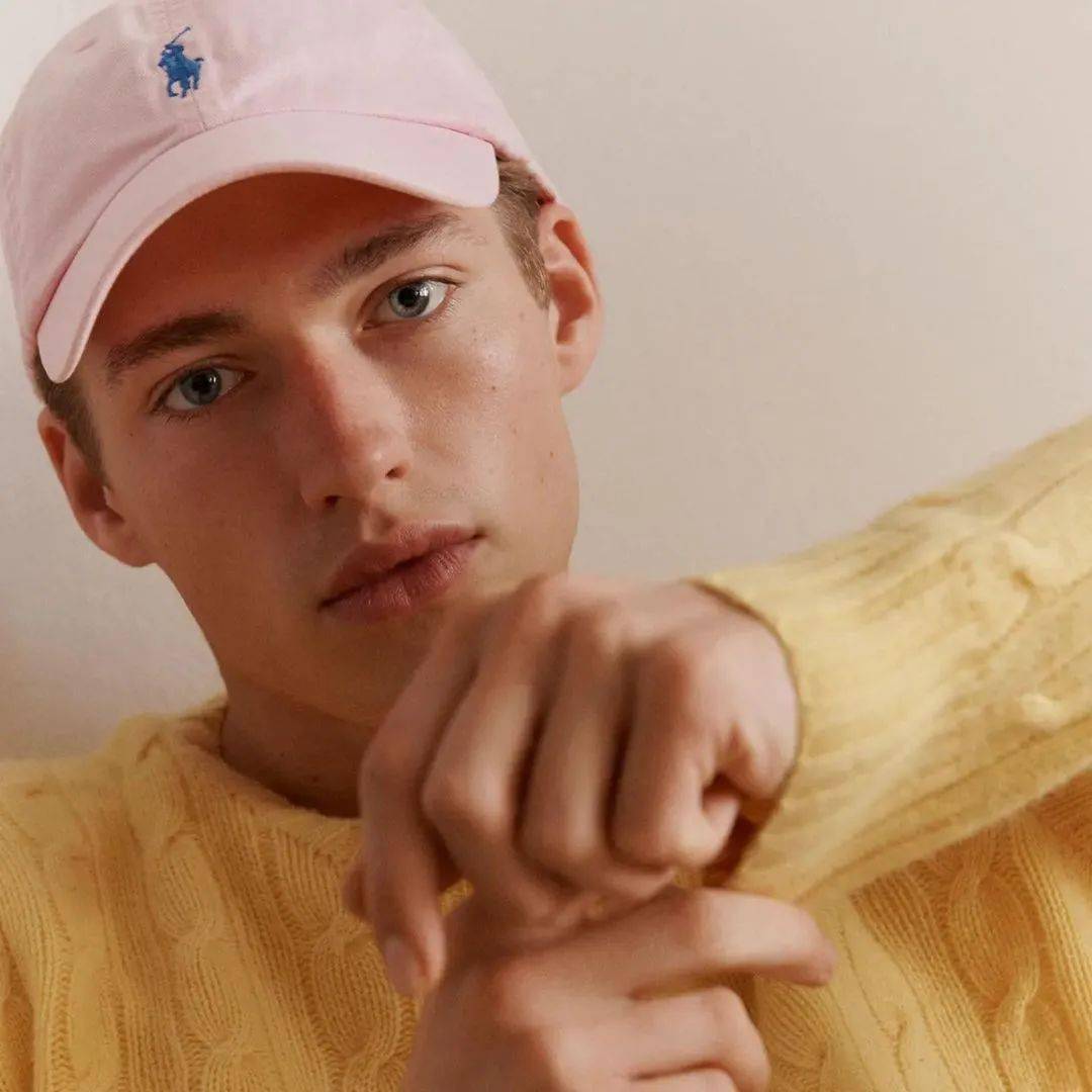 瓦伦汀不仅拥有顶尖的身材,可爱的性格,还有德国人身上的独特魅力,给