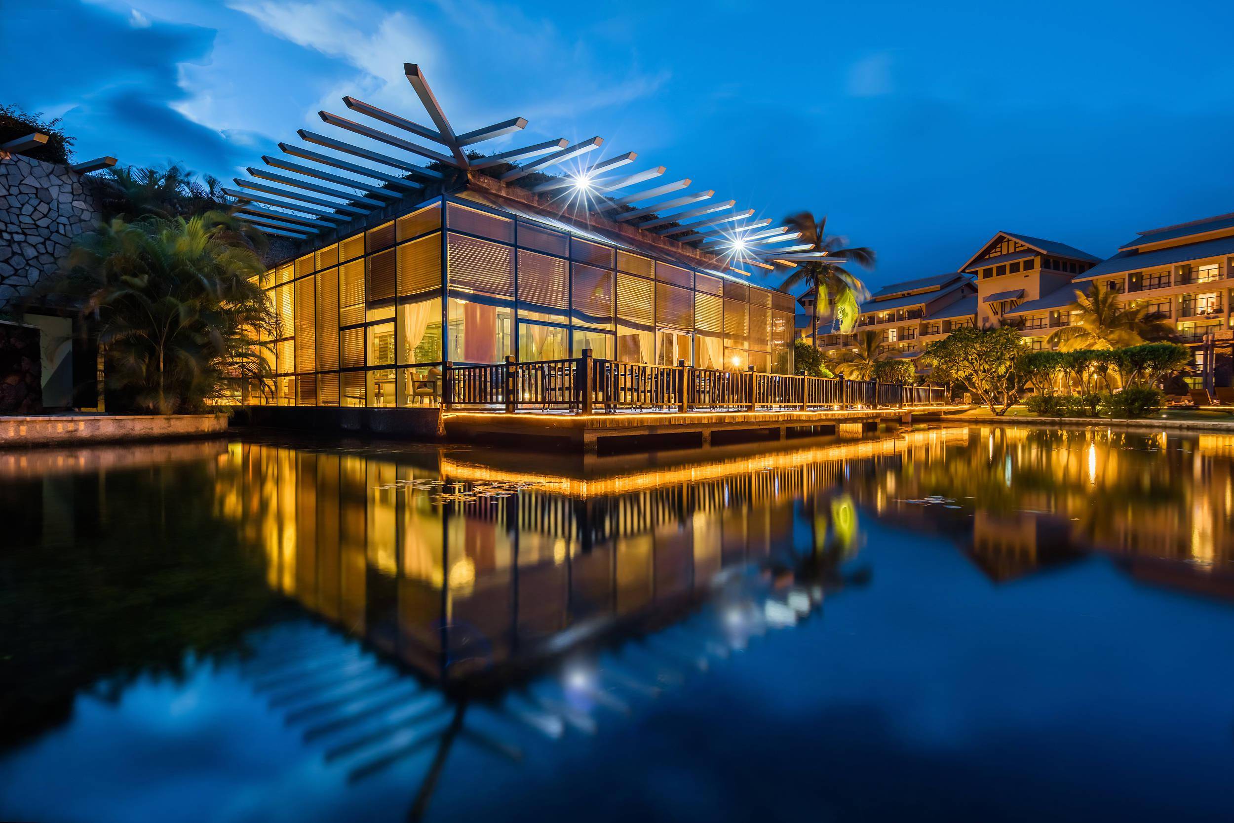 地标酒店:城市的"美丽与哀愁"