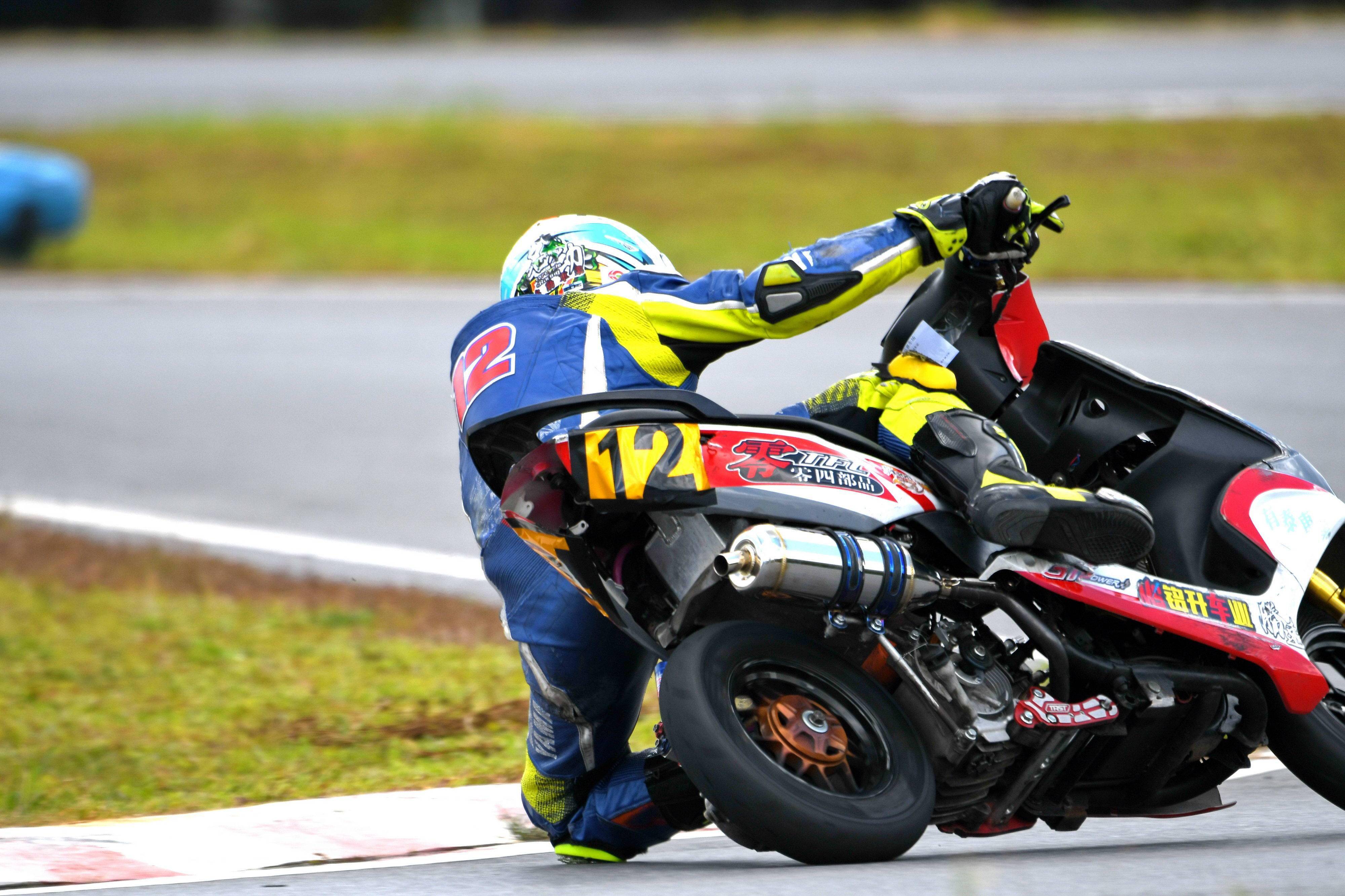 冠军特写:伟业达 gp 大湾区摩托车大赛,踏板新人组 卢华锋
