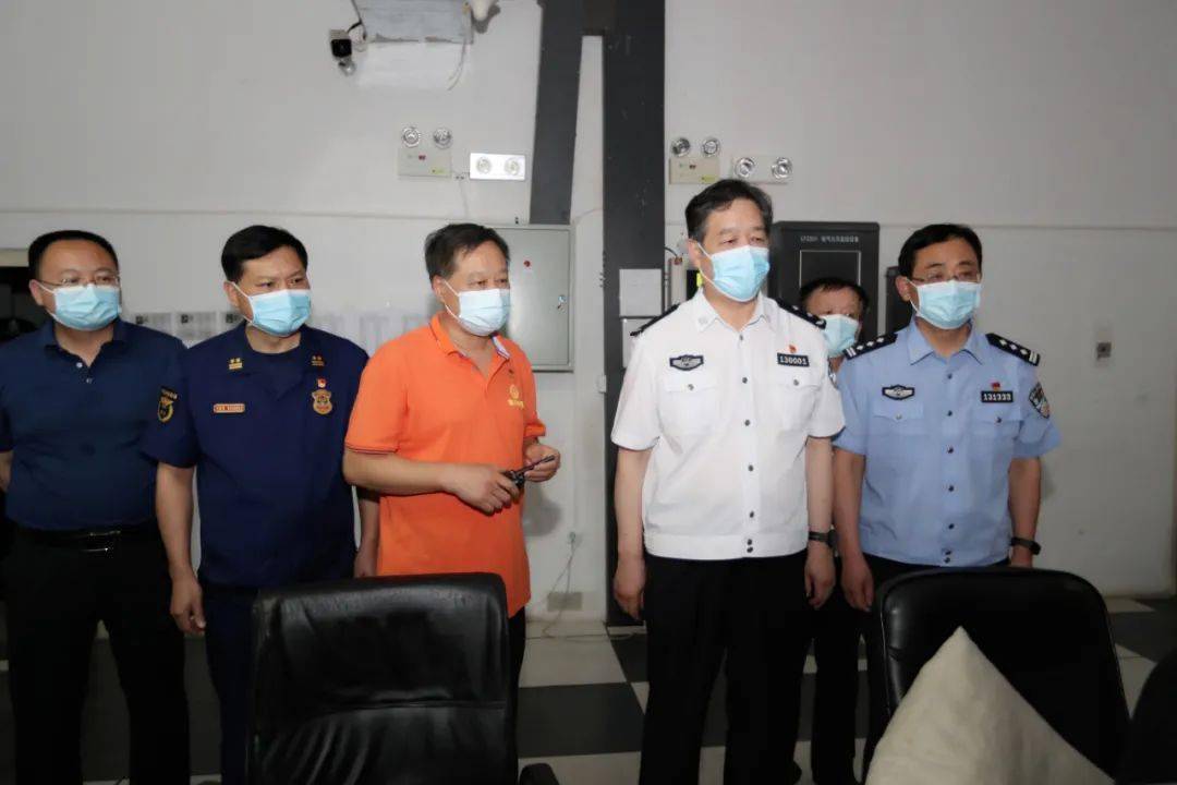 安阳市副市长,公安局长欧阳报军带队开展消防安全夜查