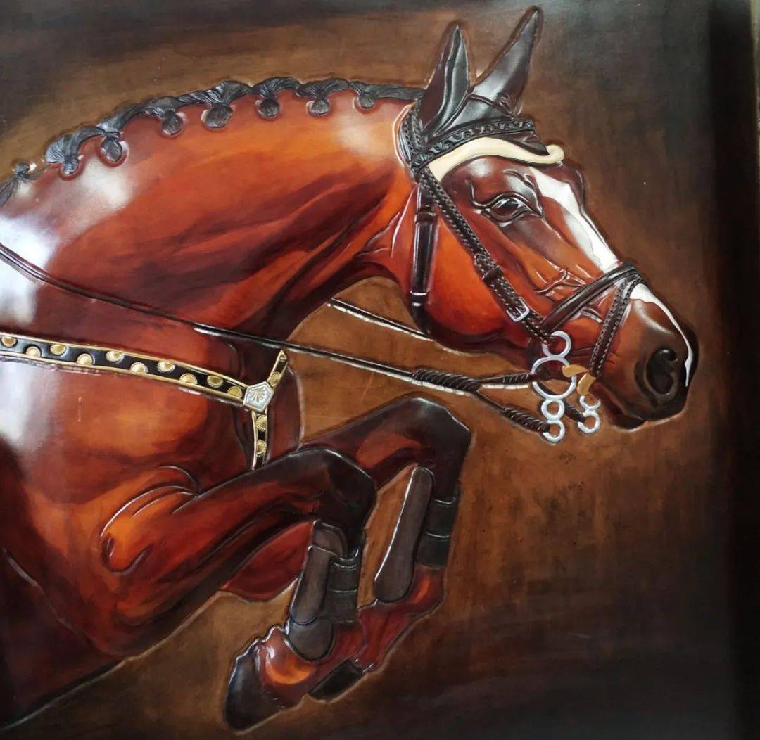 皮雕非遗进景区文旅融合飨游客走进包头市东河皮雕画非遗项目传承人