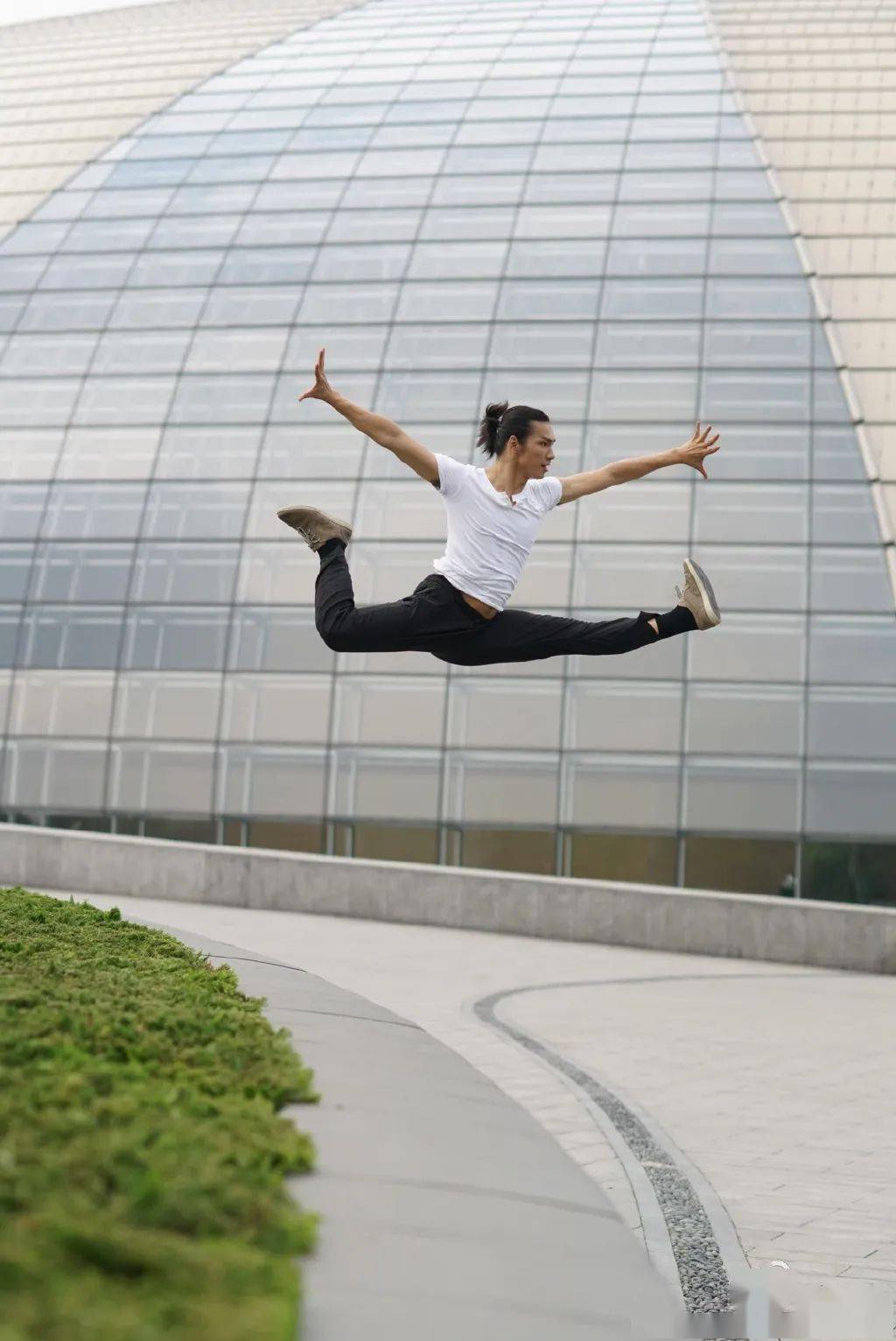 担任北京舞蹈学院青年舞团舞蹈演员孙科毕业于北京舞蹈学院古典舞系
