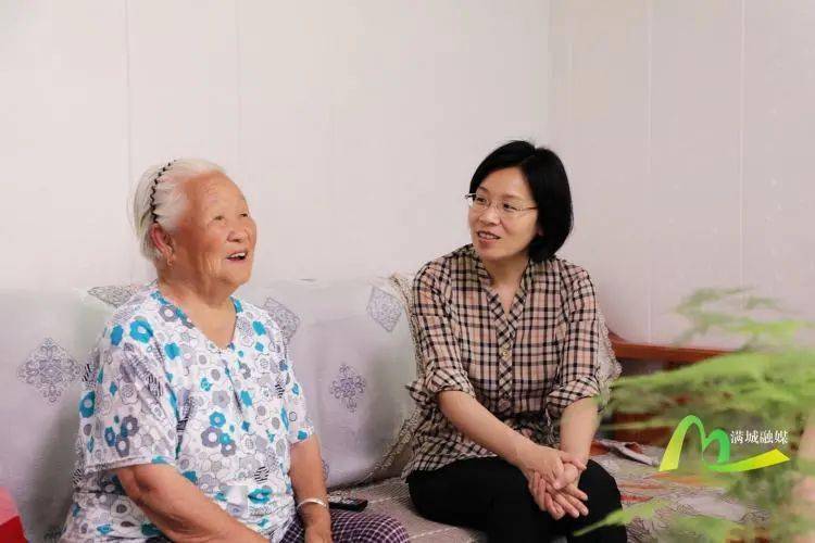 满城区"七一"前夕走访慰问老党员和优抚对象