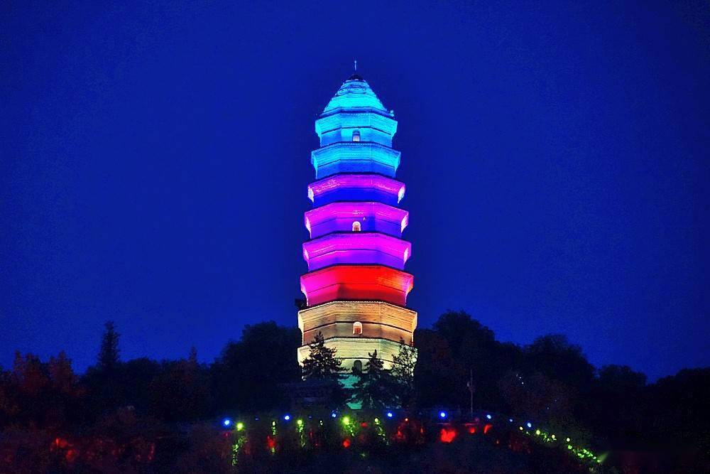 延安宝塔山夜晚的灯光秀