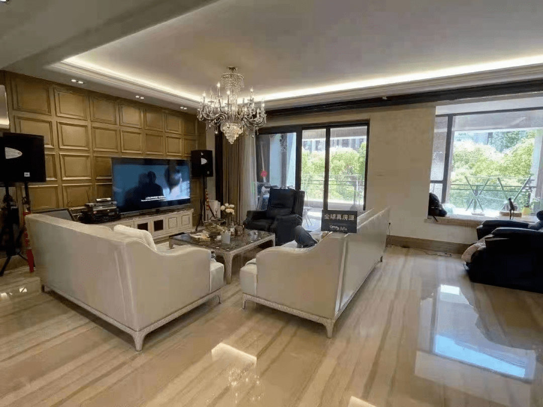 房屋出售上海嘉誉湾出售218平米三室二厅详见