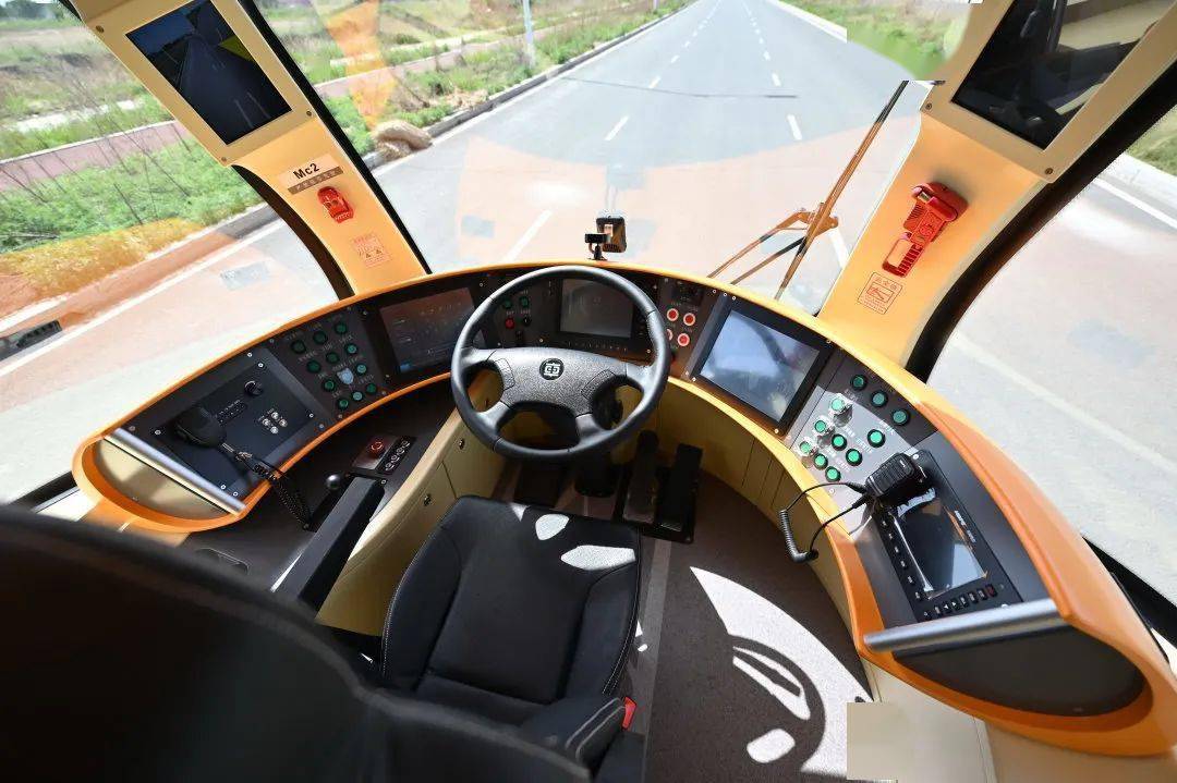 2公里,配备智轨电车10列,西起世茂大道宝能城站,途经松北一路,学海街