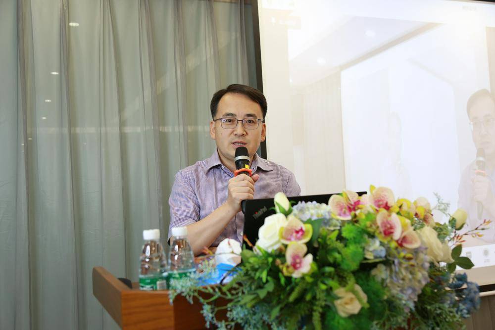 记者 周晓雅)讯,著名经济学家,前海开源基金荣誉董事长王宏远的观点