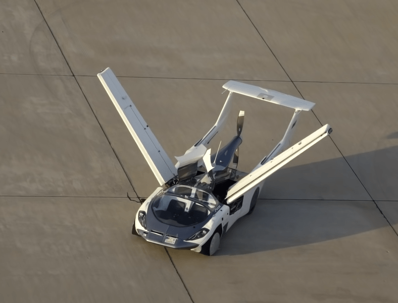 aircar飞行汽车完成首次跨市飞行，最高时速170公里