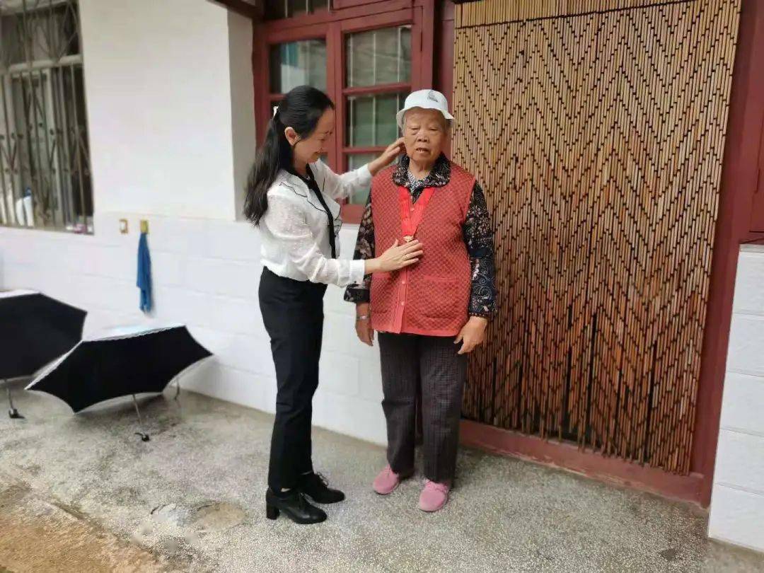 泸西县妇联开展庆七一系列主题活动