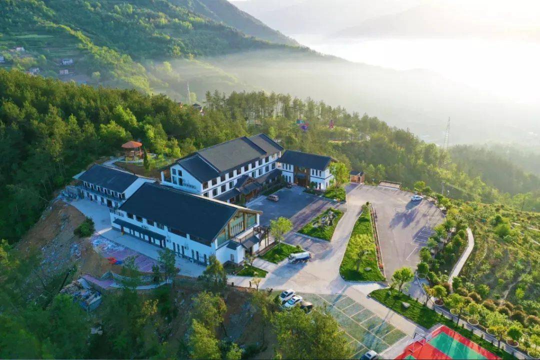 以山水为底色,以人文为主题,打造集疗养,休憩,娱乐于一体的乡村民宿