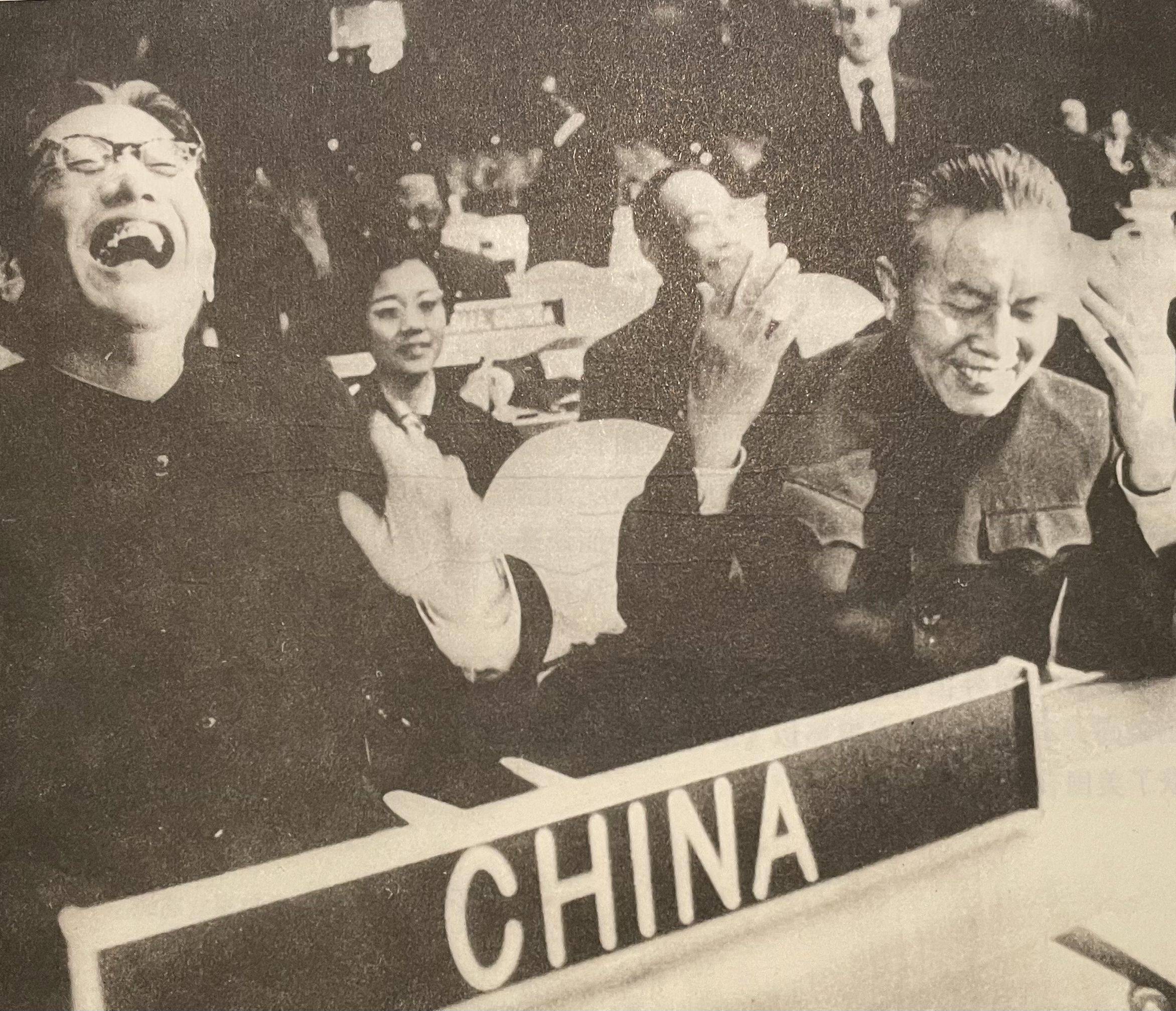 红色外交家乔冠华:仰头大笑,为外交成就定格