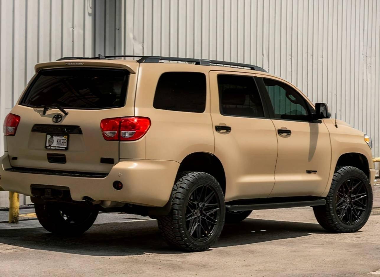 8缸引擎 四驱!越野不输路虎卫士,沙漠版丰田红杉实车真霸气