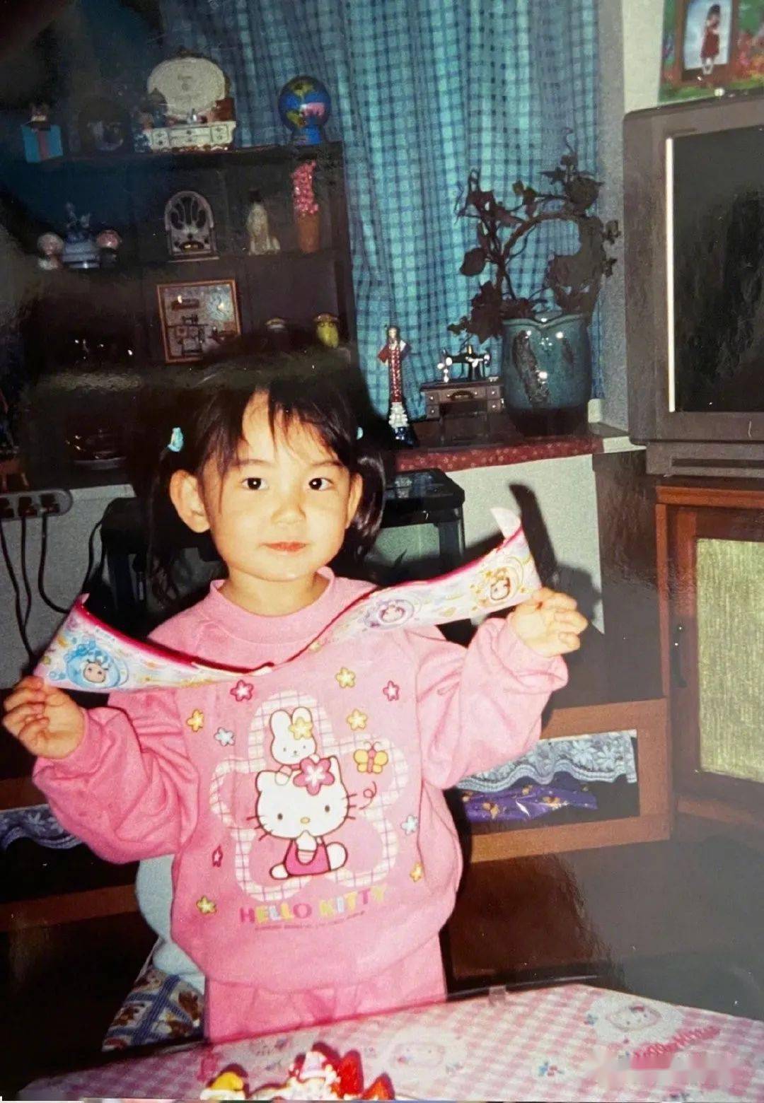 刚刚上传小时候照片的这位女团爱豆,可可爱爱的糯米团子!_咲良