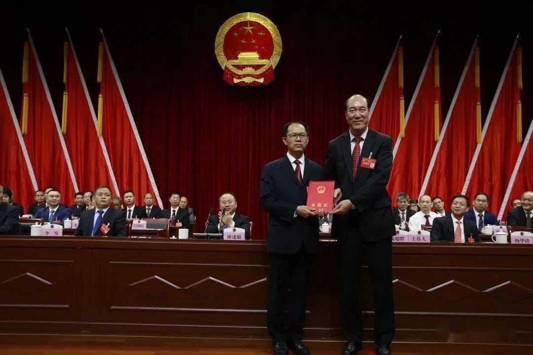 吕国记当选茂南区人民政府区长