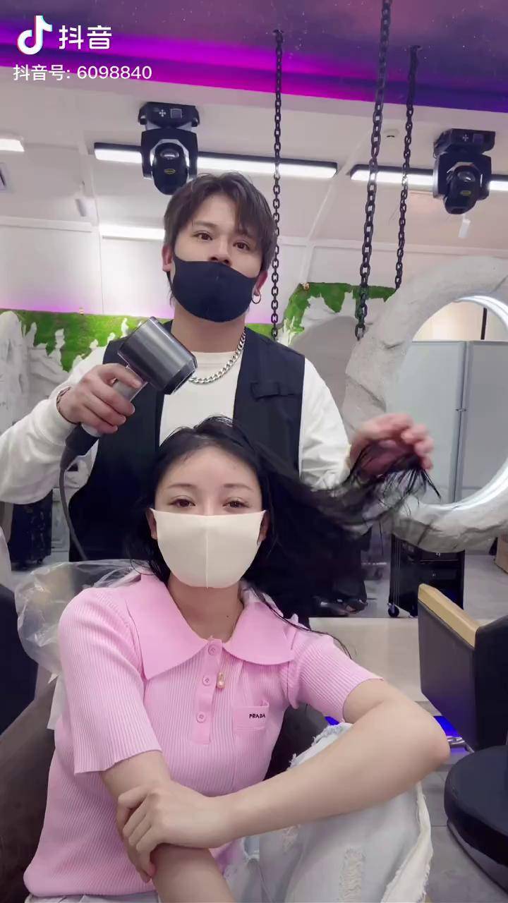 南宁最好的发型师南宁接头发最好的发型师柳爷叫柳柳就行柳柳还是喜欢