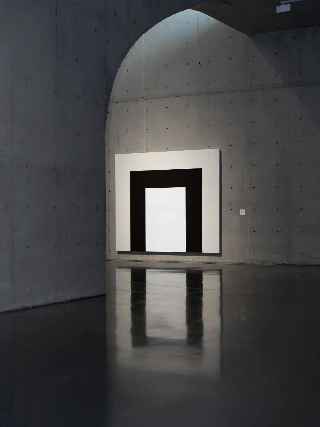 无题|玛丽·阔思亚洲首场美术馆个展开幕，艺术家以光作画