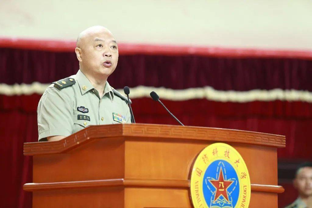 震撼现场,国防科大隆重举行2021届本科学员毕业典礼_傅爱国