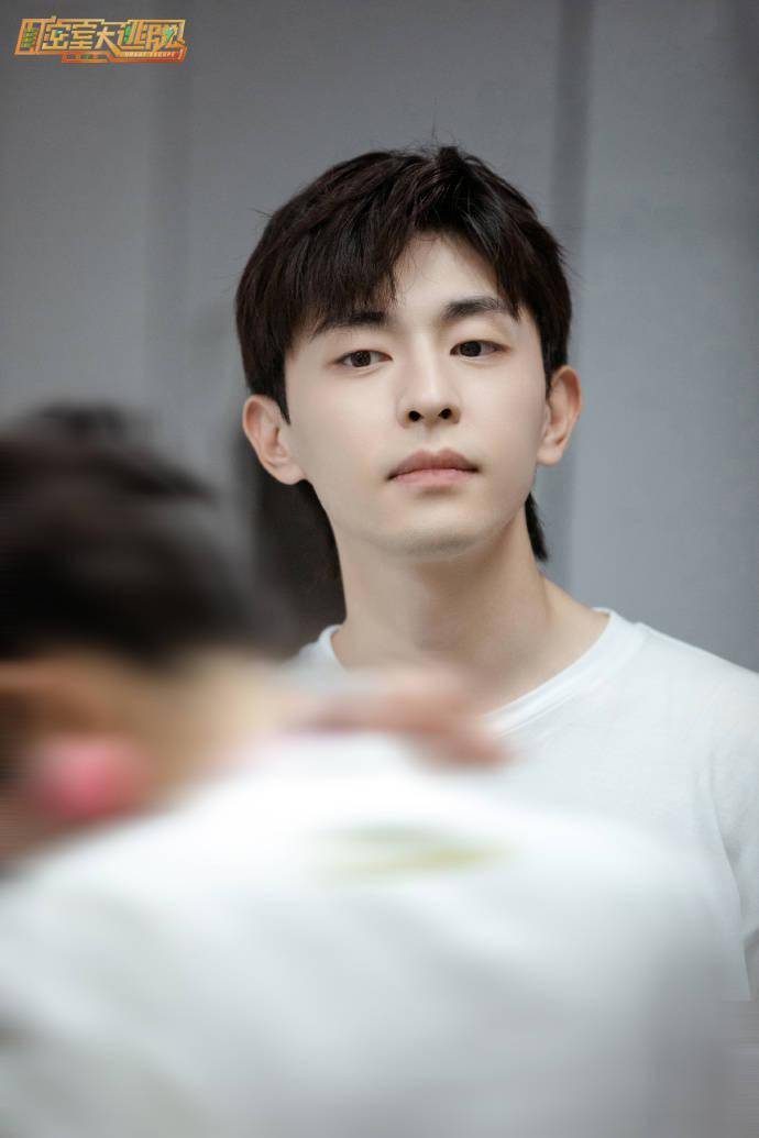 App|邓伦《密室大逃脱》正片上线 和他一起揭开陶仔的秘密！