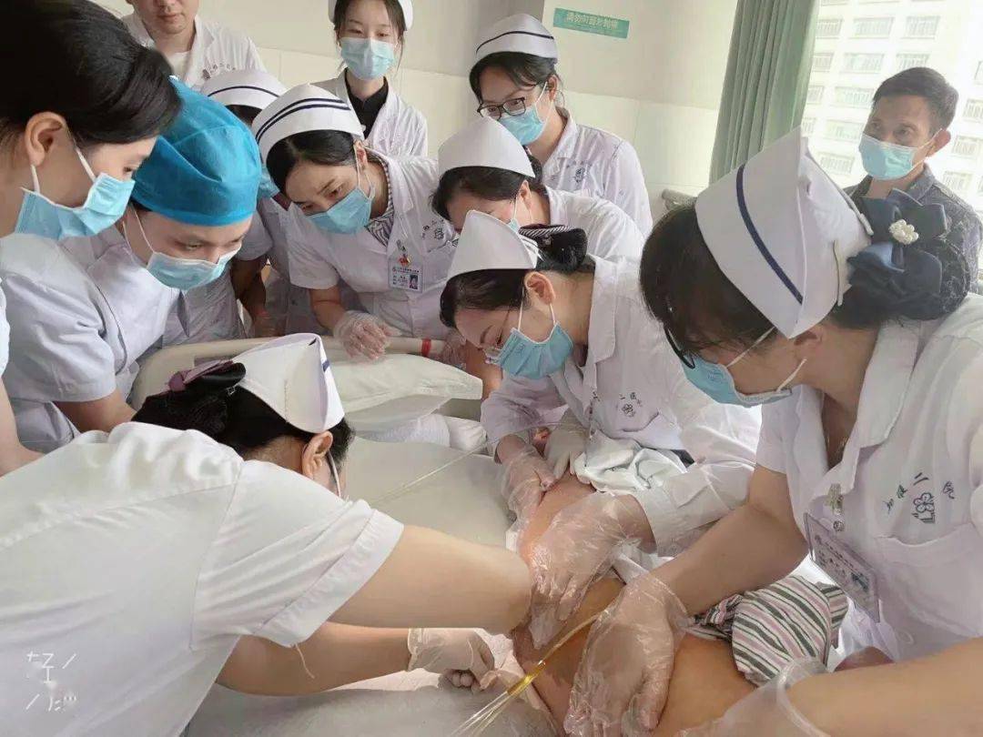 肝脏外科举行院内护理大会诊