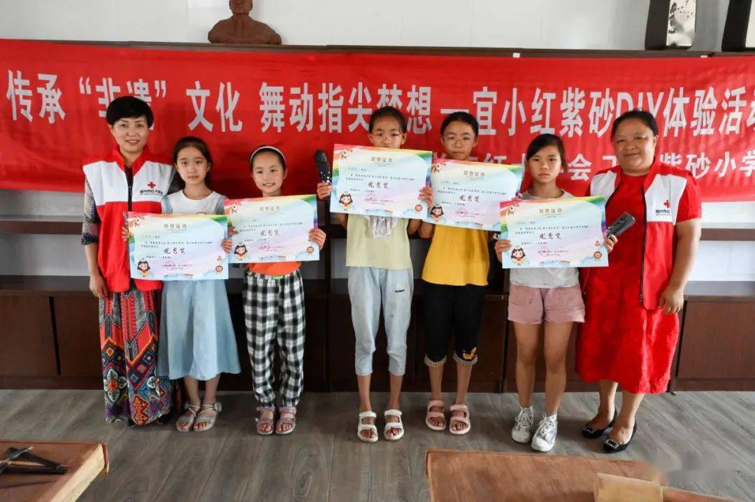 下午14:00,宜兴紫砂小学发生的一幕!